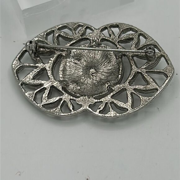 Vintage Silver Tone Brooch with Filigree Pattern and Rhinestone - Picture 2 of 3